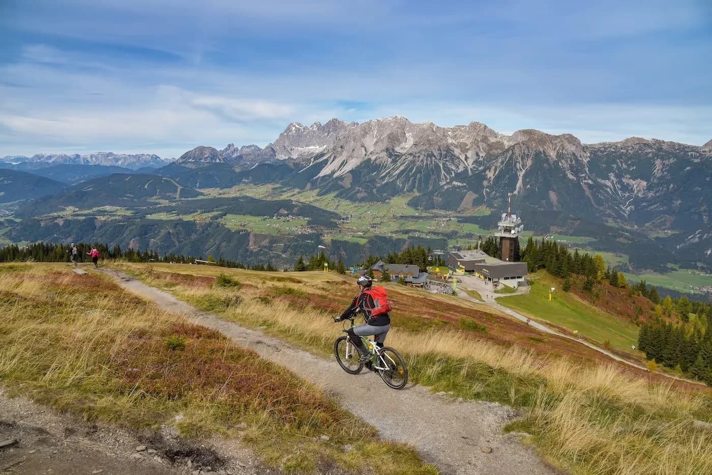 Mountainbiken mit Bergpanorama rund um Ramsau